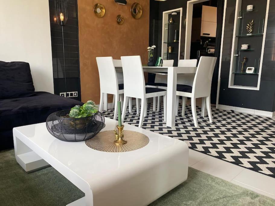Lovely 1-Bedroom Apartament With Free Parking Sófia Exterior foto